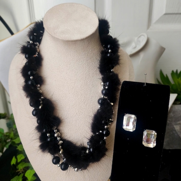 Unique Vintage Real Fur 3 Strand Necklace Earrings Set - Picture 3 of 7